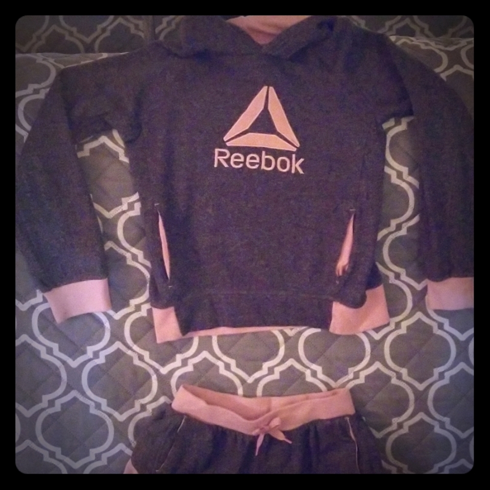 REEBOK Jogger suit  Youth Size .M...
